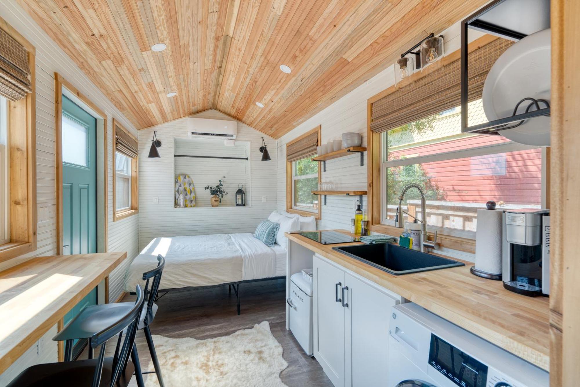 Collection - Tiny Farmhouse - Walk To Local Shops & Restaurants Holiday home