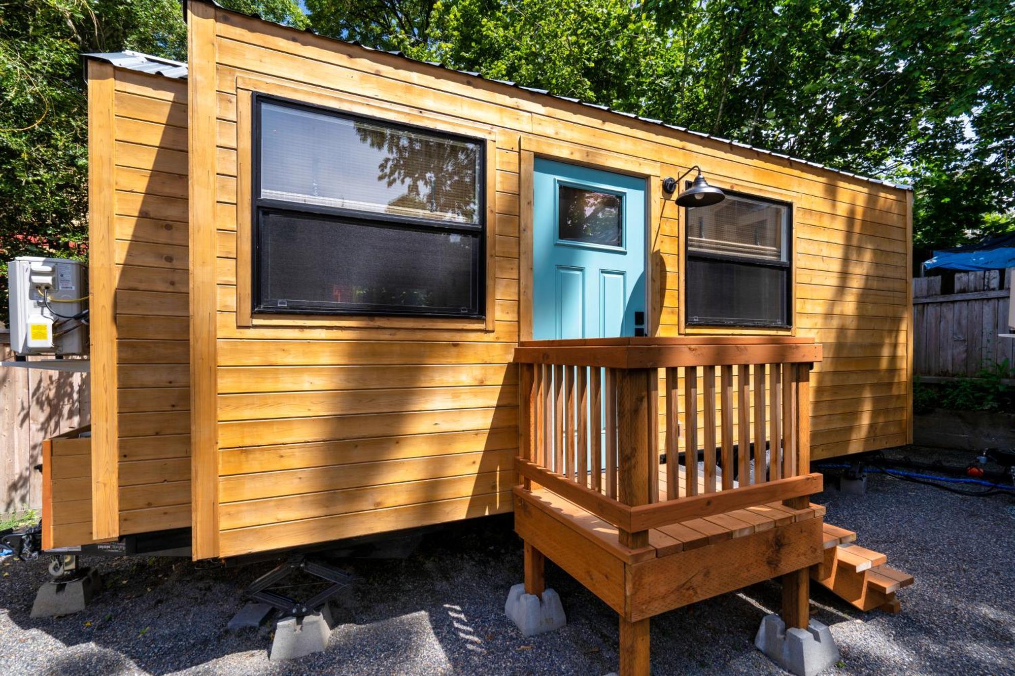 Holiday home Collection - Tiny Farmhouse - Walk To Local Shops & Restaurants
