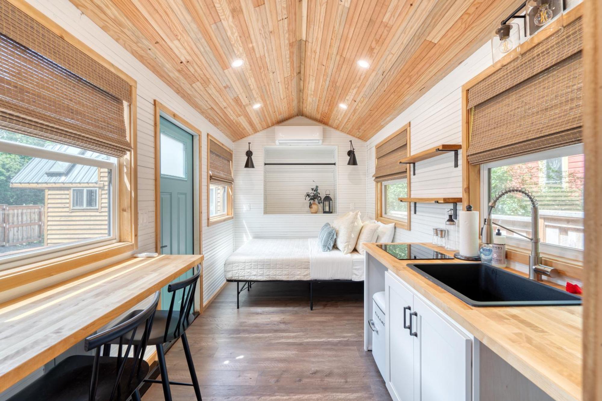 Holiday home Collection - Tiny Farmhouse - Walk To Local Shops & Restaurants Portland