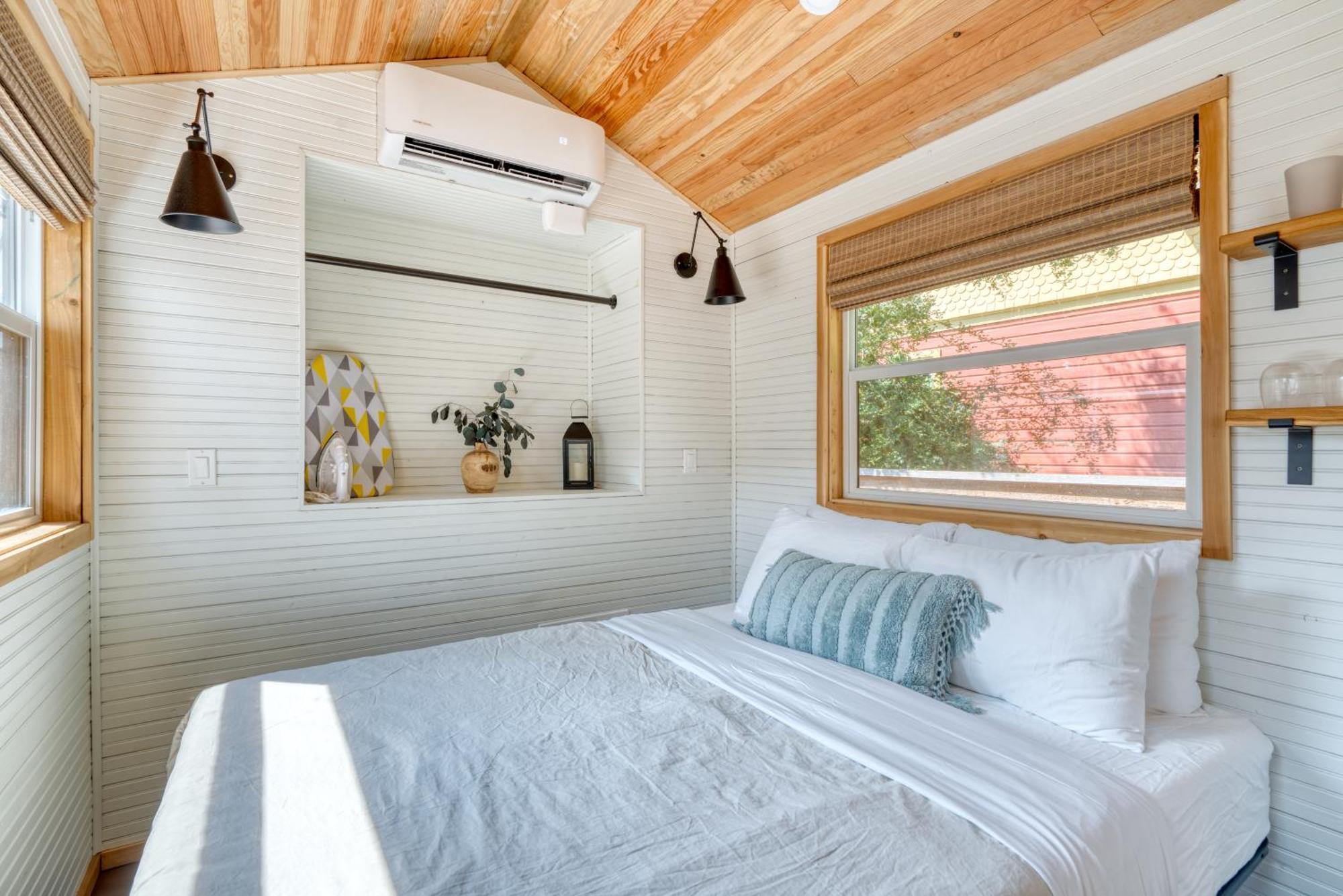 Collection - Tiny Farmhouse - Walk To Local Shops & Restaurants Holiday home