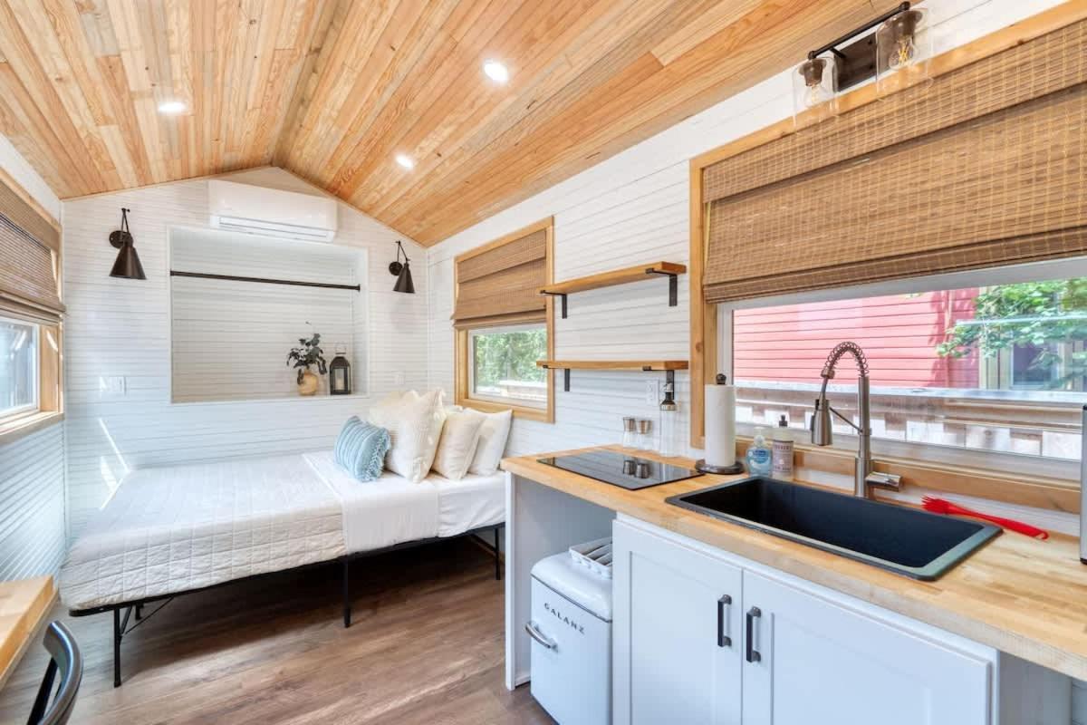 Collection - Tiny Farmhouse - Walk To Local Shops & Restaurants Holiday home