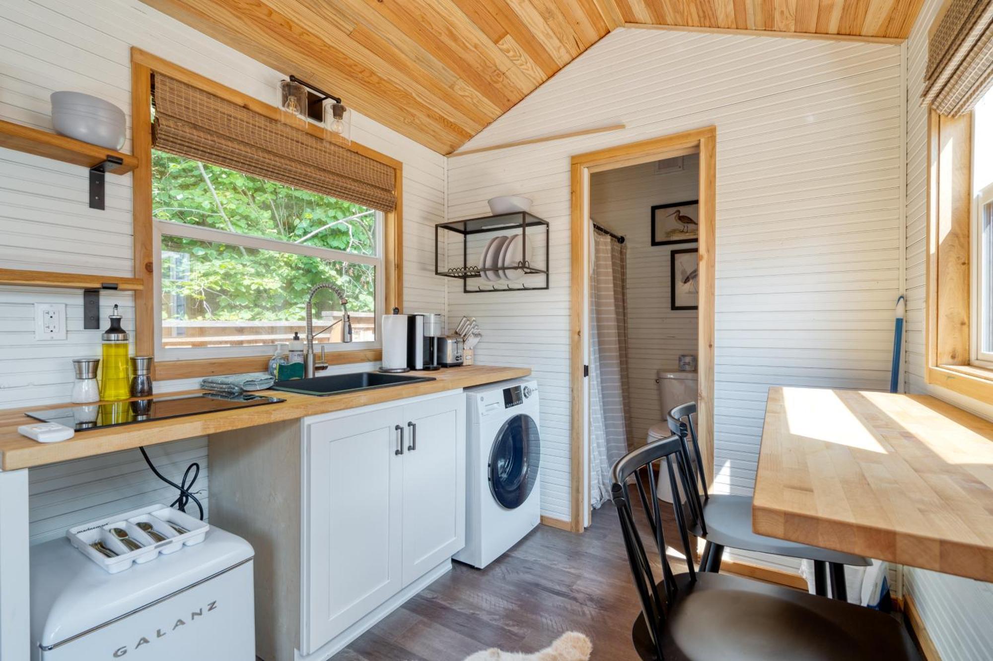 Collection - Tiny Farmhouse - Walk To Local Shops & Restaurants Holiday home *