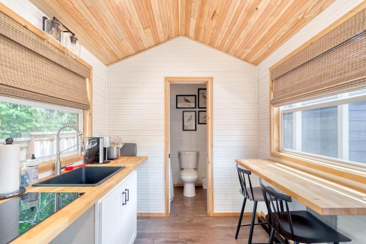 Holiday home Collection - Tiny Farmhouse - Walk To Local Shops & Restaurants Portland
